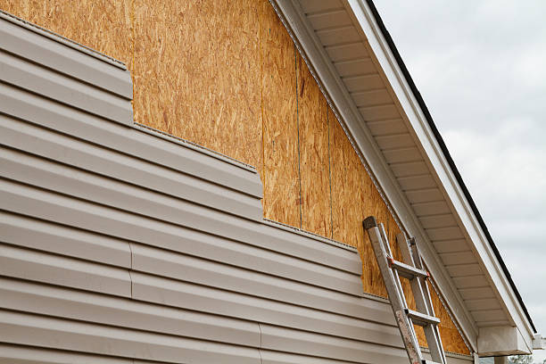 Professional Siding Inspection technician working in Sullivan, IN
